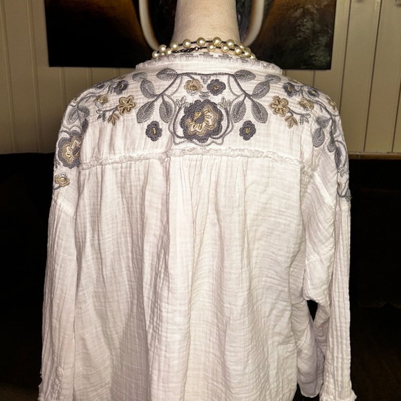 Johnny Was ~ Small ~ White W/Silver & Gray Floral Embroidery Triple Tassel Top - Picture 13 of 16